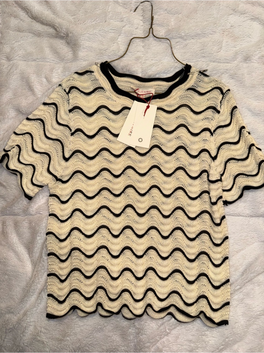 Solitaire Cream and Black Wavy Knit Short Sleeve Top